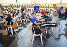 Varios almerienses donando sangre en una de las colectas realizadas recientemente en la capital.