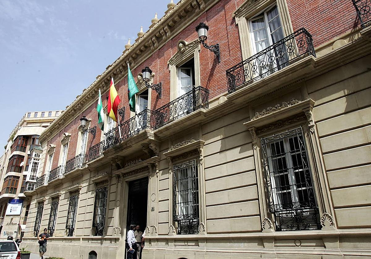 Vista exterior de la Diputación Provincial de Almería.
