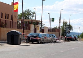 Coches de alta gama incautados frente a la comandancia de la Guardia Civil de Guadix.