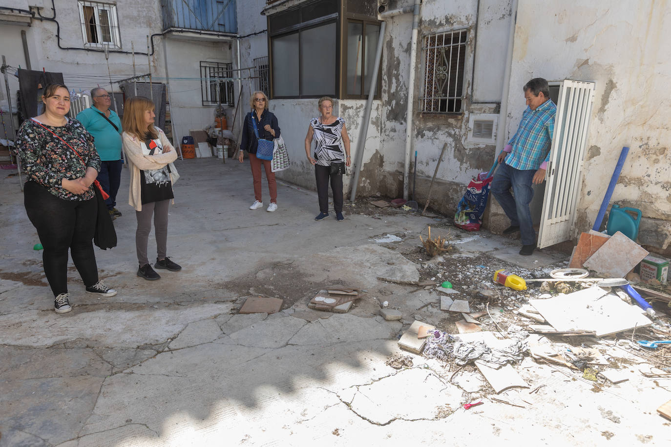 Imagen principal - Las 500 viviendas de Santa Adela que llevan 20 años en el limbo