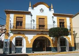 Fachada del Ayuntamiento de Santiago-Pontones.