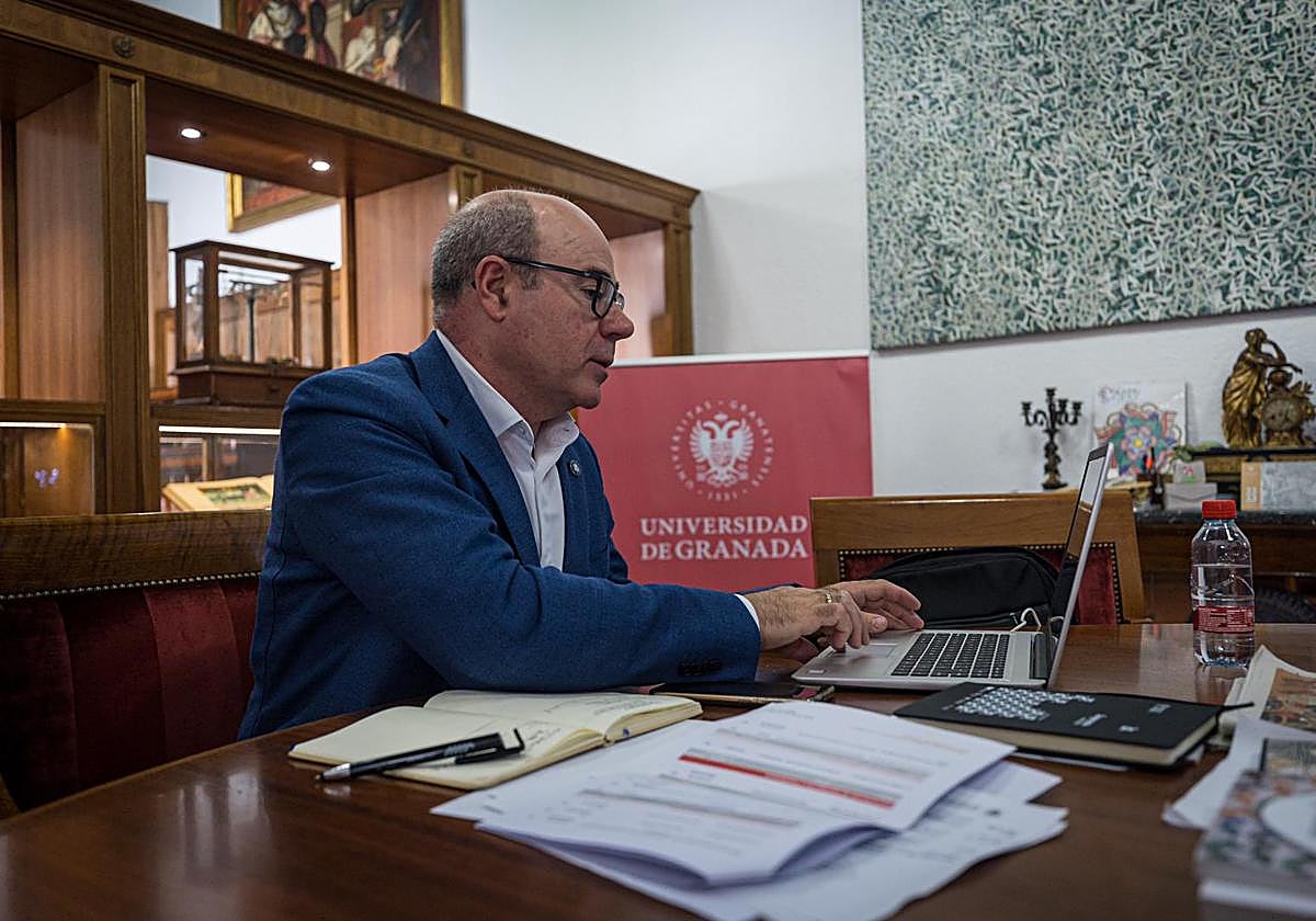 Primer día de Mercado como rector.