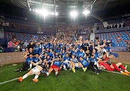 Celebración del Alavés en el Ciutat de Valencia.