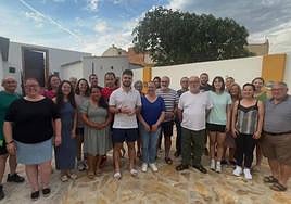 Miembros de IU en Villatorres reunidos en la asamblea local.