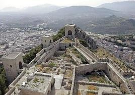 Panorámica del castillo de Jaén, con la capital del Santo Reino a sus pies.