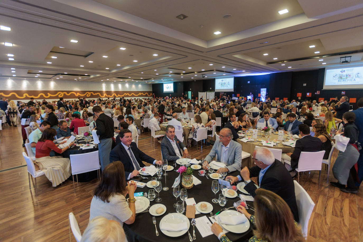 Las imágenes de la cena solidaria de Fundación Espadafor