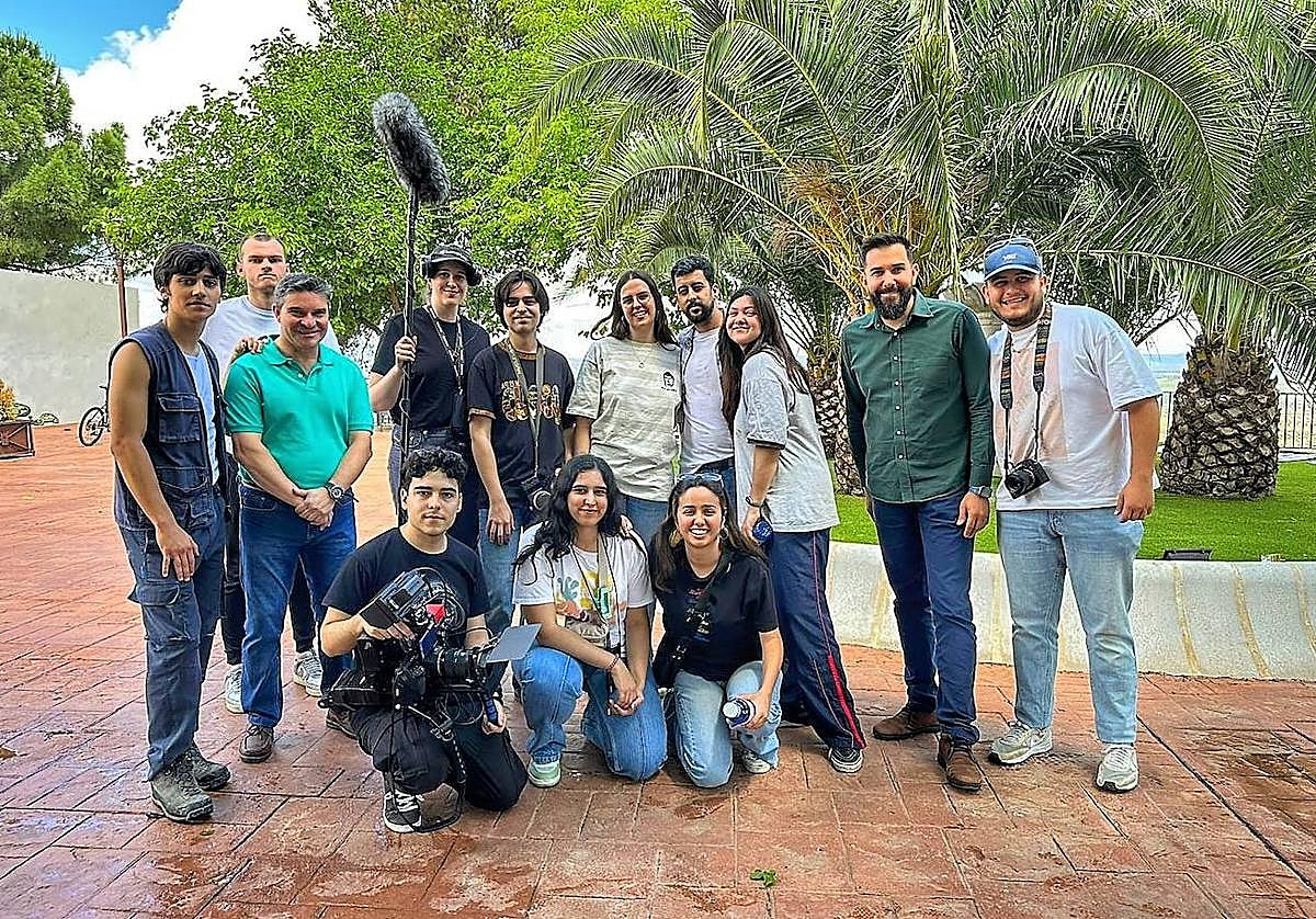 El equipo de rodaje del corto 'Durmiente', reunido en Castellar.