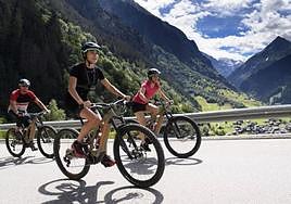 Aviso de la DGT a los ciclistas: deben llevar ese elemento para evitar multas.