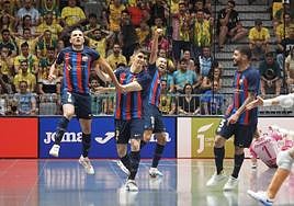 El jienense, Antonio Pérez, en el centro, celebra su primer título liguero junto a sus compañeros.