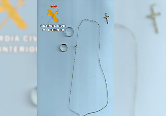 Material robado recuperado por los agentes.