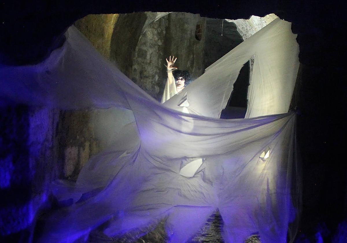 Inestable Teatro, en la Bóveda del Río Cerezuelo, en Cazorla.