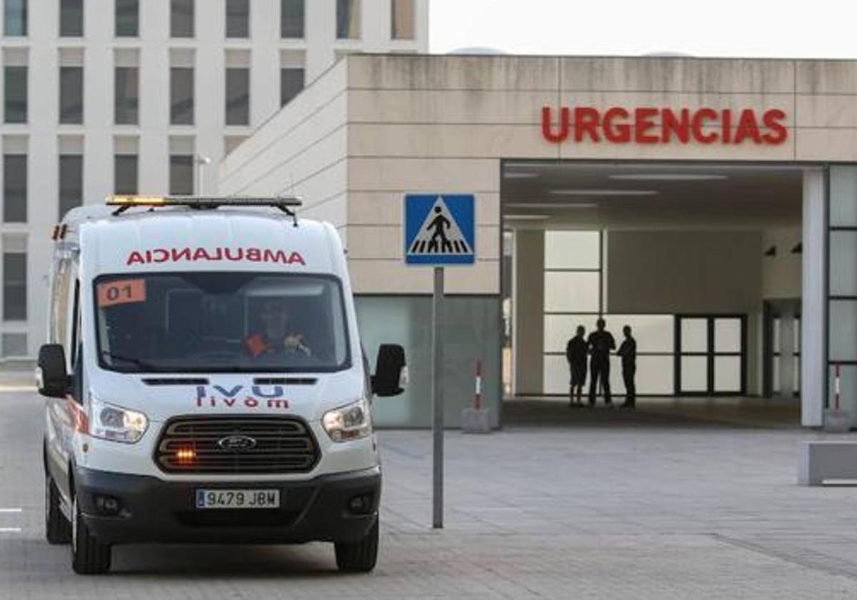 Arrolla a un motorista causándole heridas graves y se da a la fuga en Granada.