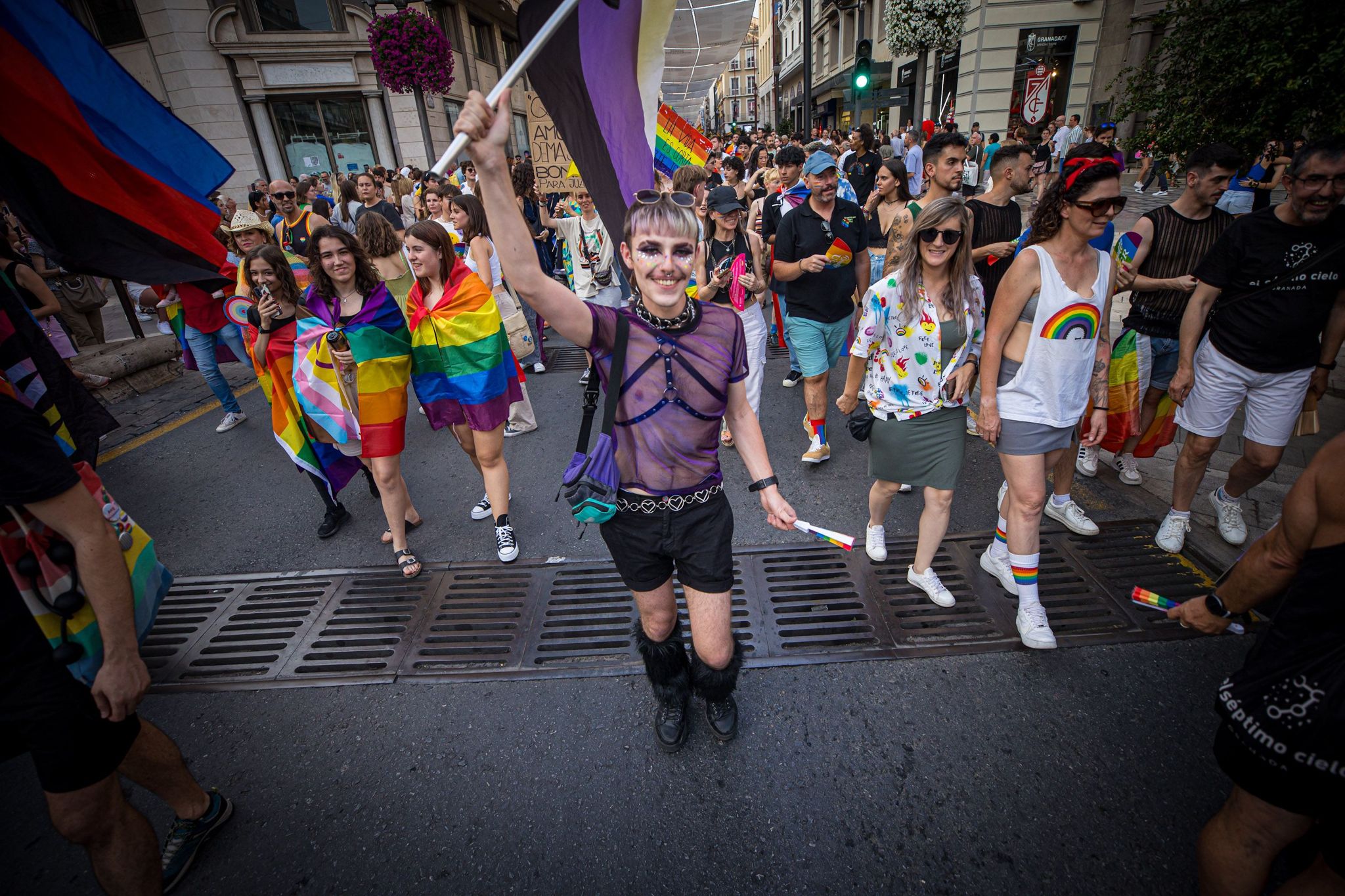 La manifestación del orgullo LGTBI de Granada, en imágenes