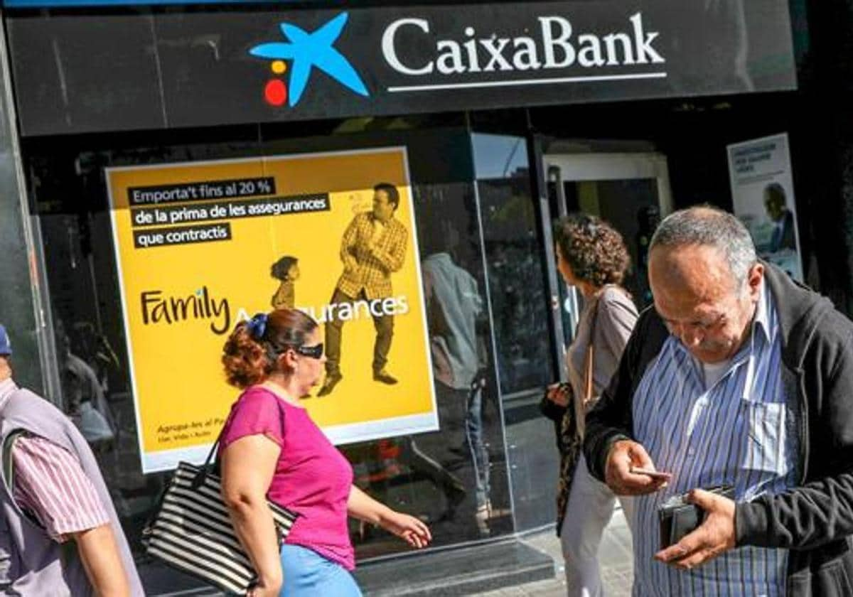 Aviso De Caixabank Por Su Nueva Cuenta Sin Comisiones Para Clientes | Ideal