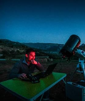 Imagen secundaria 2 - El grupo granadino y las primeras observaciones de la noche. 