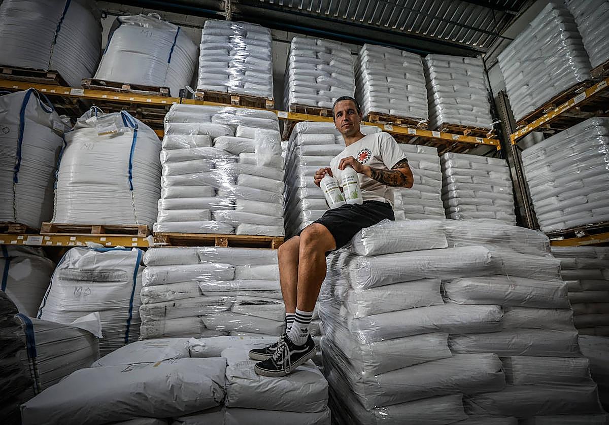 Jacob López, propietario de Ecotierra de Diatomeas.