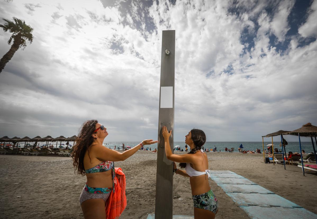 Duchas en la Costa granadina.