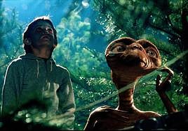 La película 'E.T.', presentada por Paco Calavera, inaugura la tercera edición de 'Doble Comedy'