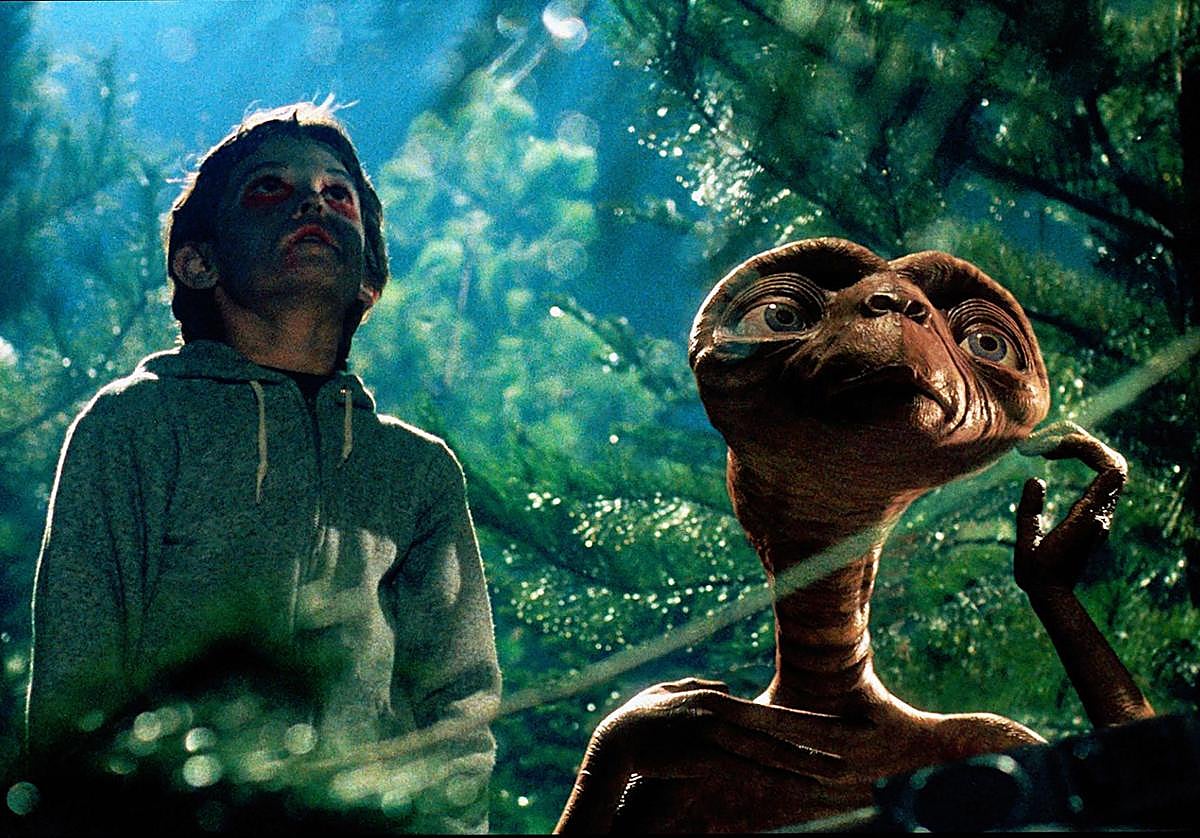 La película 'E.T.', presentada por Paco Calavera, inaugura la tercera edición de 'Doble Comedy'