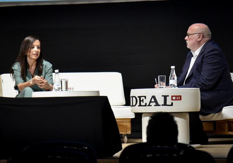 Beatriz Corredor y Eduardo Peralta en el escenario de Alhambra Venture.