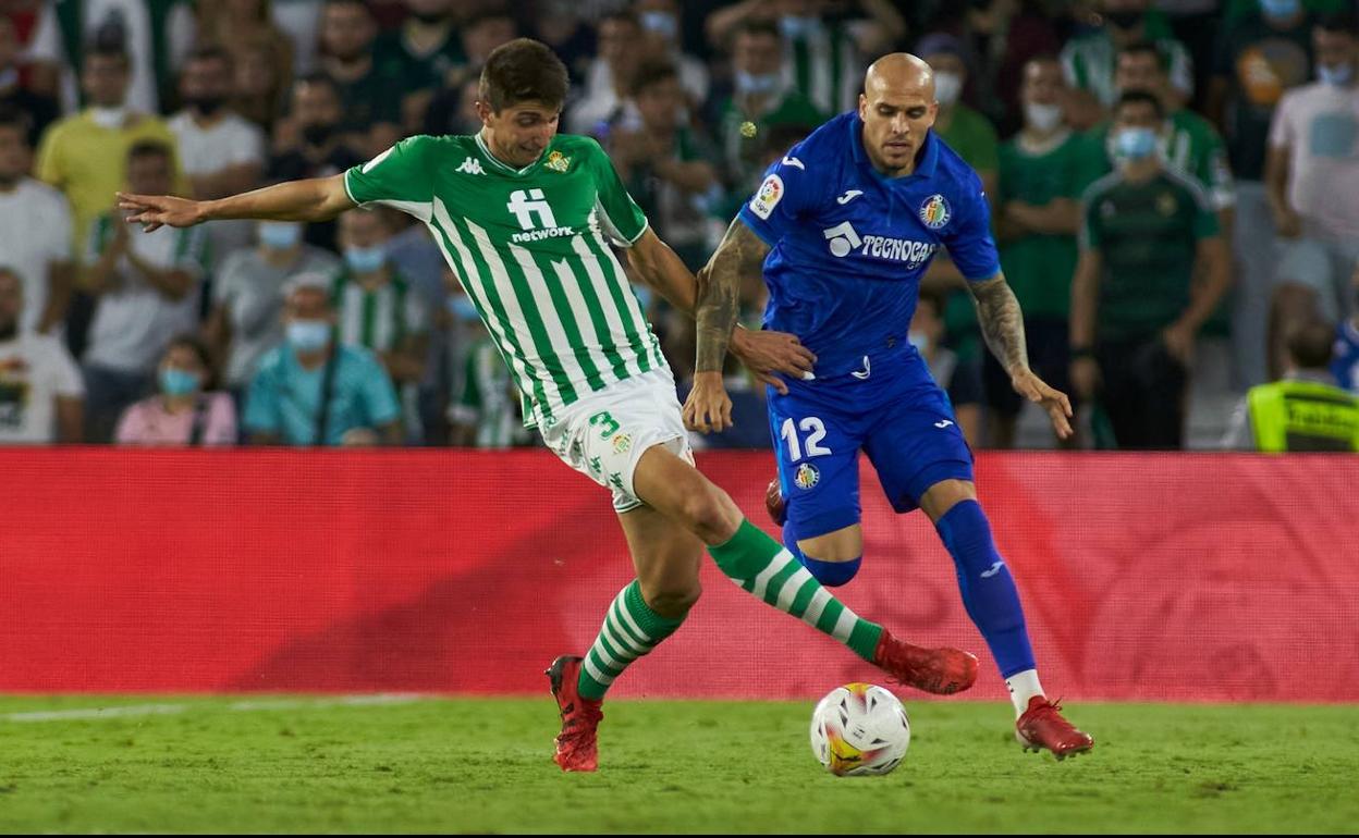 Edgar González durante un enfrentamiento contra el Getafe en el Benito Villamarín.