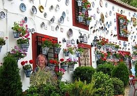 Brígida y su casa del Sacromonte llena de geranios, romeros o lavandas.