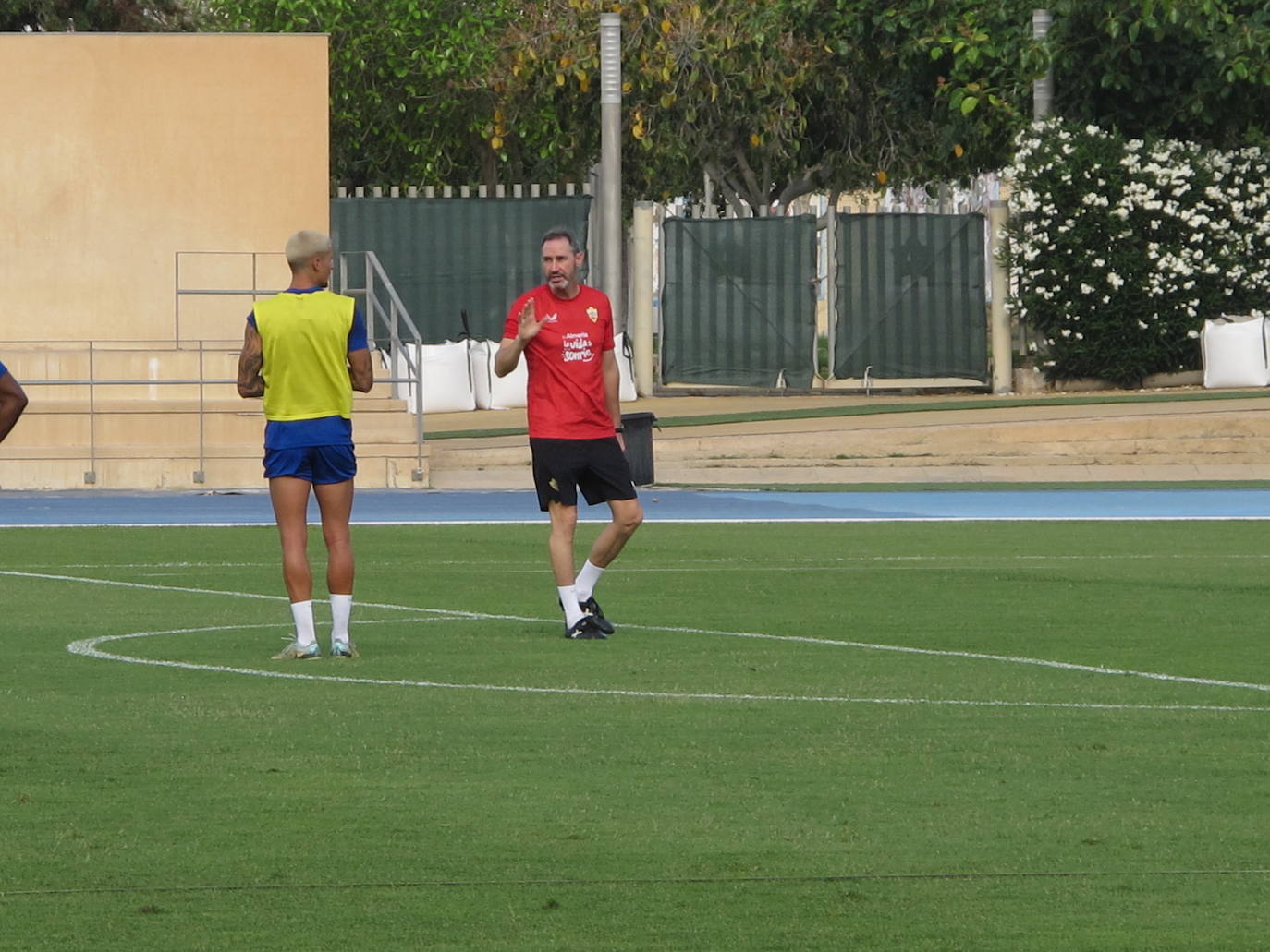 El primer entrenamiento de la UDA de Vicente Moreno, en imágenes