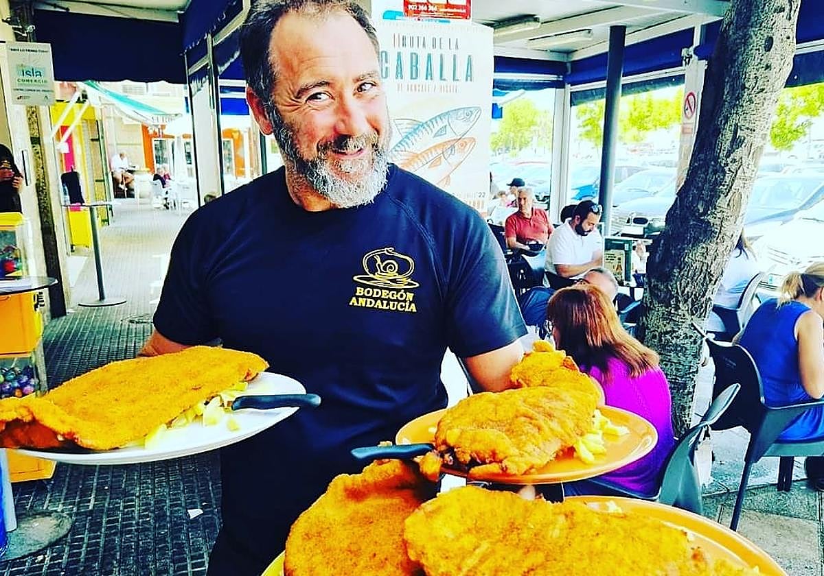 Alfonso García, propietario del Bodegón Andalucía en San Fernando.