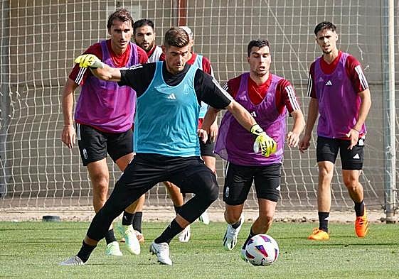 Raúl, rodeado de compañeros.