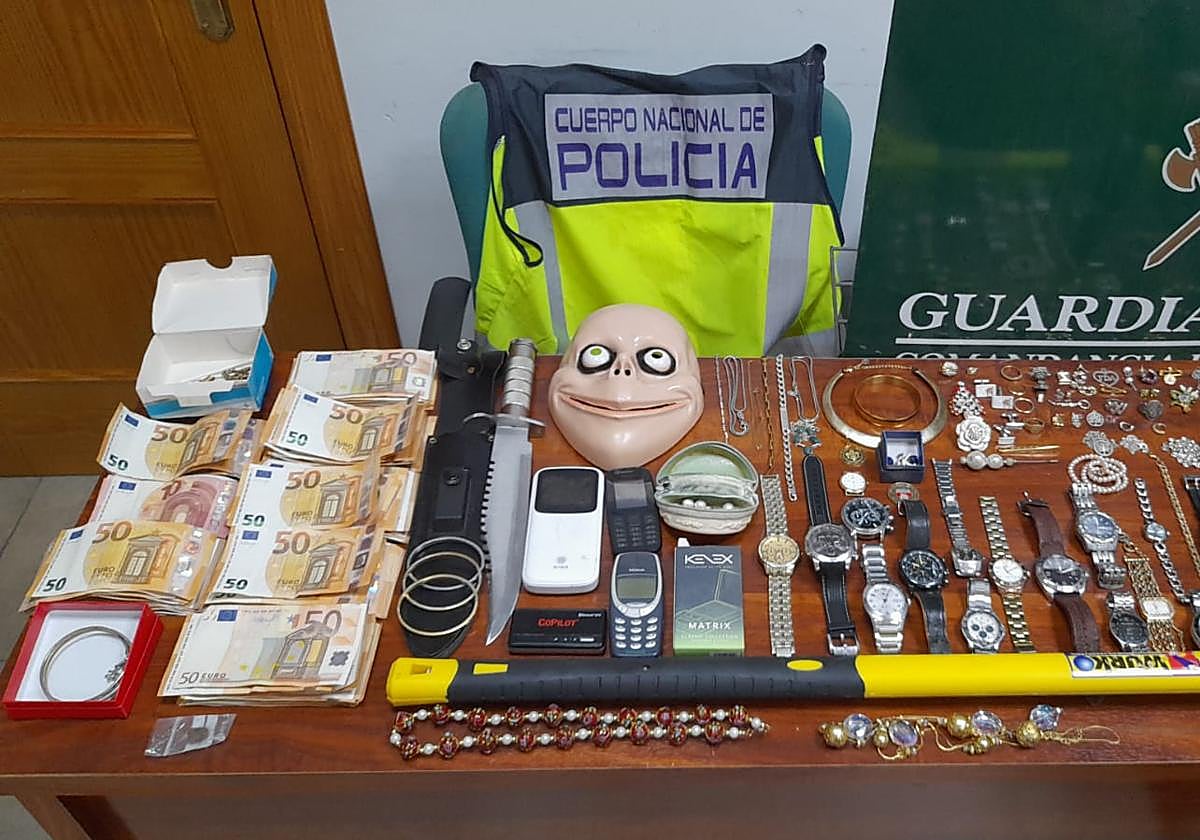 Los objetos recuperados en la operación.