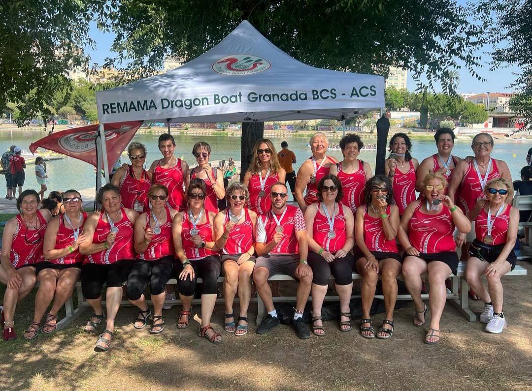 Componentes del Dragon Boat Granada.