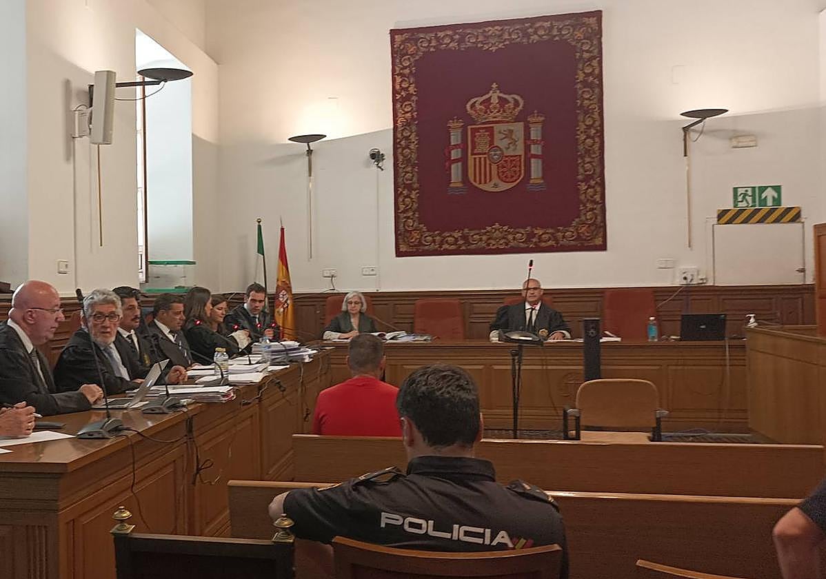 Juan Francisco T. M., durante la primera sesión del juicio celebrado la semana pasada en la Audiencia.