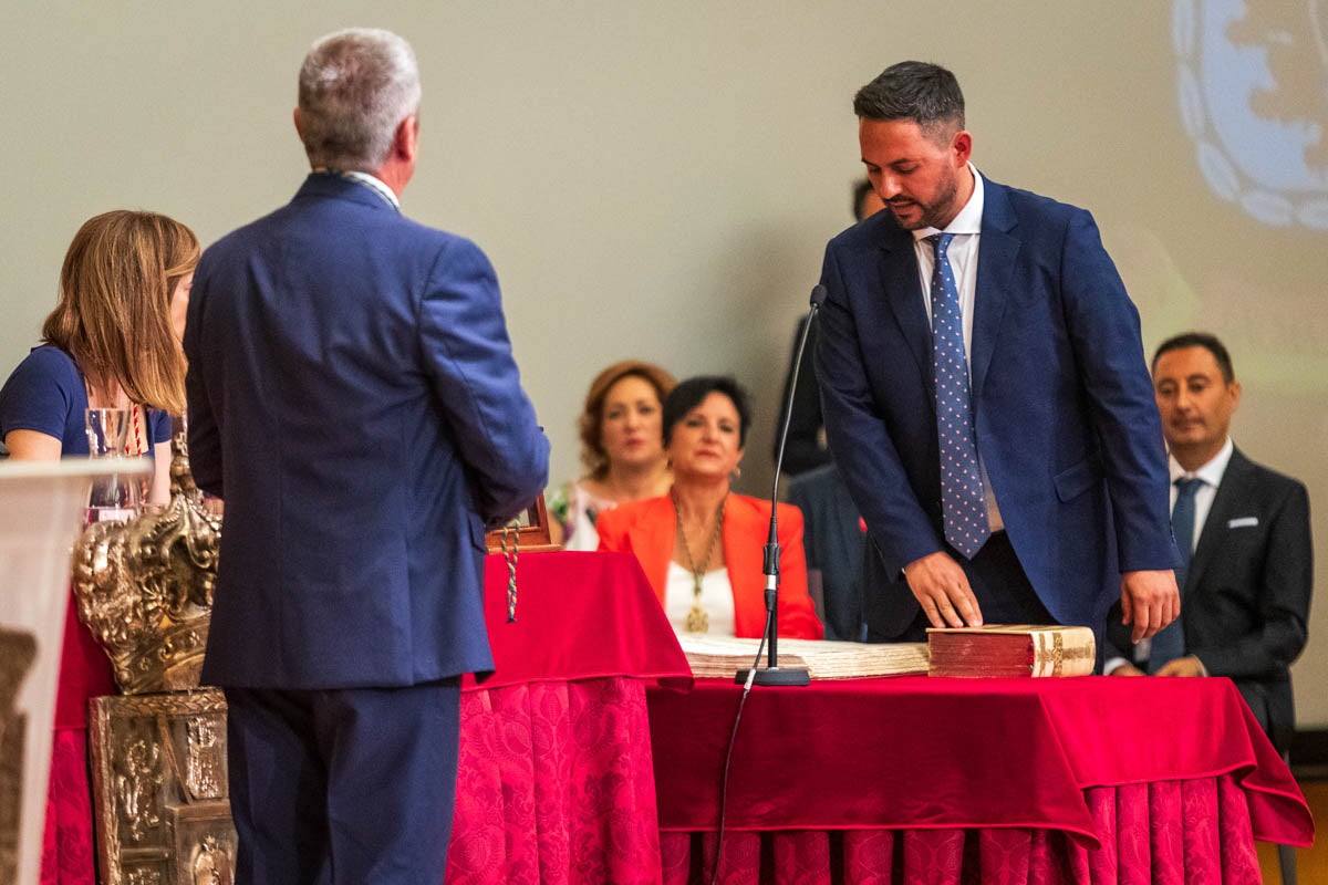 Las imágenes de la constitución de la Diputación de Granada