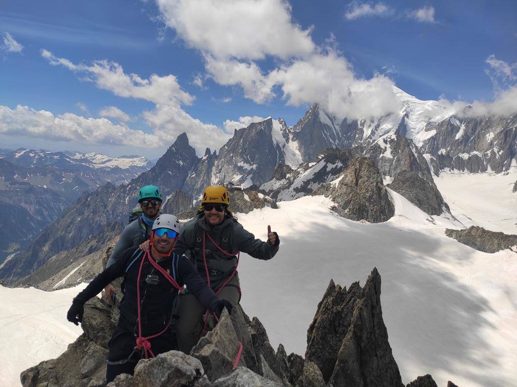 Álvaro, Jaime y Miguel, en el ocmienzo de la escalada al Mont Blanc