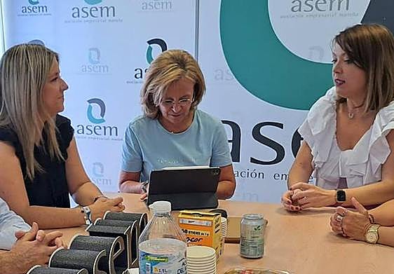 Dirigentes el PP, con responsables de ASEM.