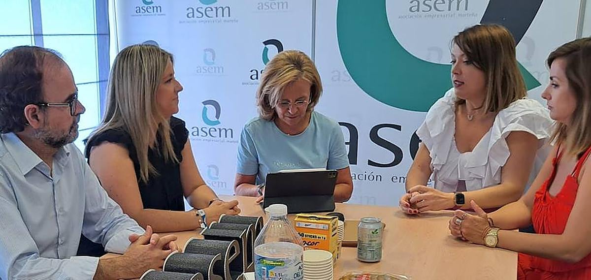 Dirigentes el PP, con responsables de ASEM.