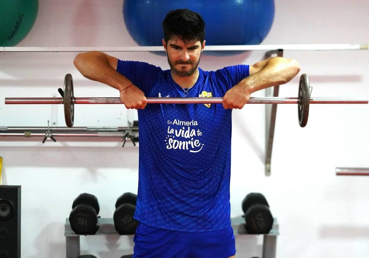 Gonzalo Melero se ejercita en el gimnasio del Power Horse Stadium