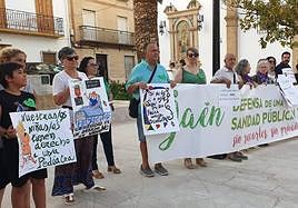 Participantes en la concentración de ayer por la tarde en Villargordo.