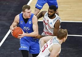 Artur Konontsuk (i) es el último fichaje del Covirán