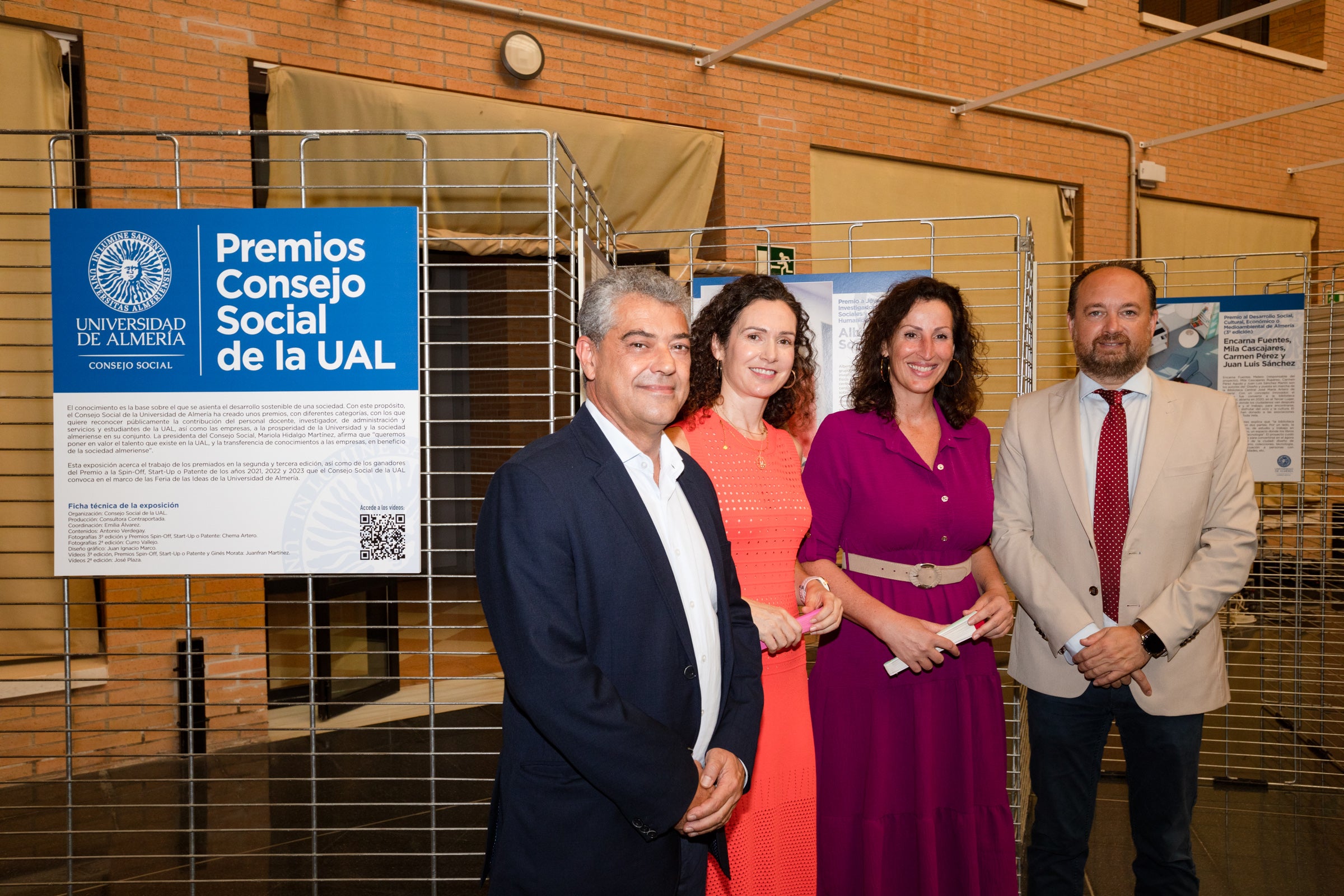 Las autoridades presentes en los premios.