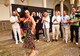 El patio del Ayuntamiento de Granada ha acogido la presentación de la cuarta edición del Milnoff 1922 Flamenco Festival.