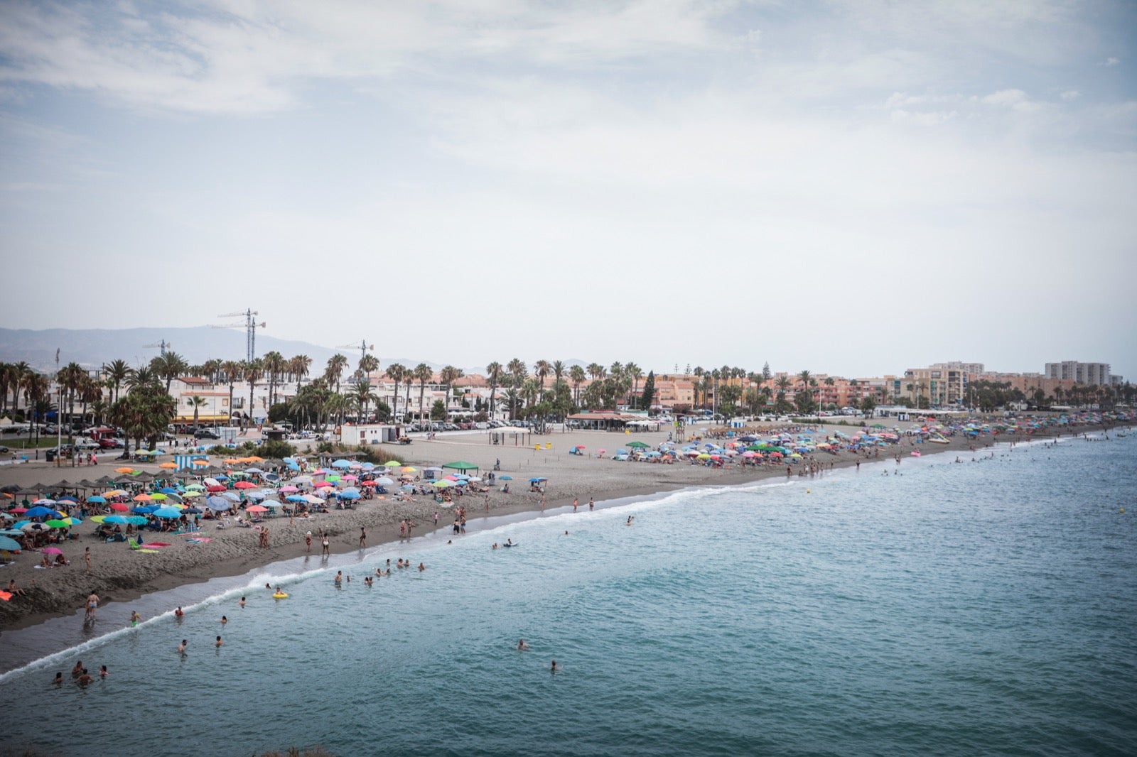 Las imágenes de la playa de Salobreña acotada por concentración de bacterias intestinales