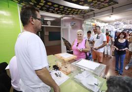 Votantes en Motril este 23 de julio.