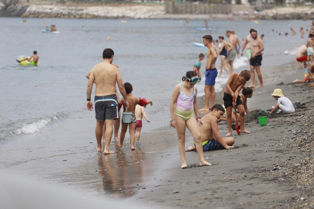 Las imágenes de las playas de Granada llenas el domingo electoral