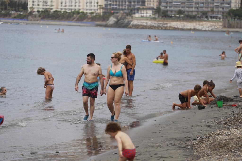 Las imágenes de las playas de Granada llenas el domingo electoral