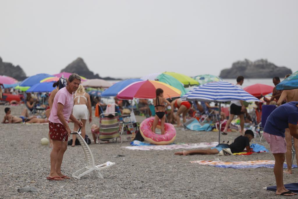 Las imágenes de las playas de Granada llenas el domingo electoral