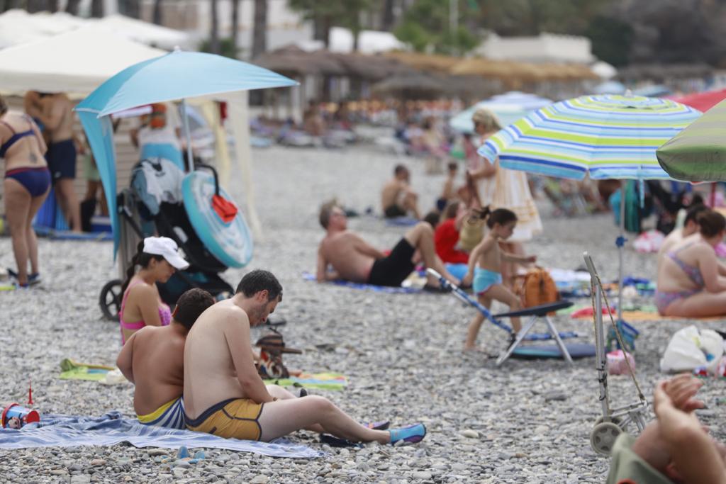 Las imágenes de las playas de Granada llenas el domingo electoral