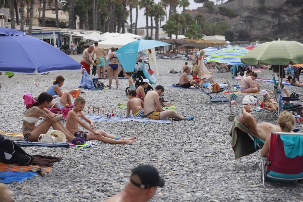 Las imágenes de las playas de Granada llenas el domingo electoral