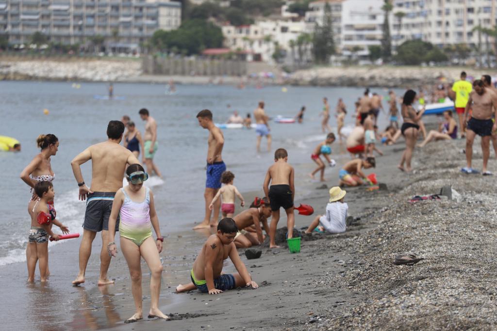 Las imágenes de las playas de Granada llenas el domingo electoral