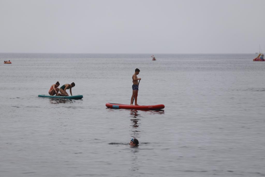 Las imágenes de las playas de Granada llenas el domingo electoral